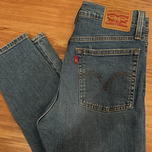 Levi's Wedgie Skinny Jeans
High Rise, Wedgie Skinny Jeans, Sz 27 - Picture 3 of 6